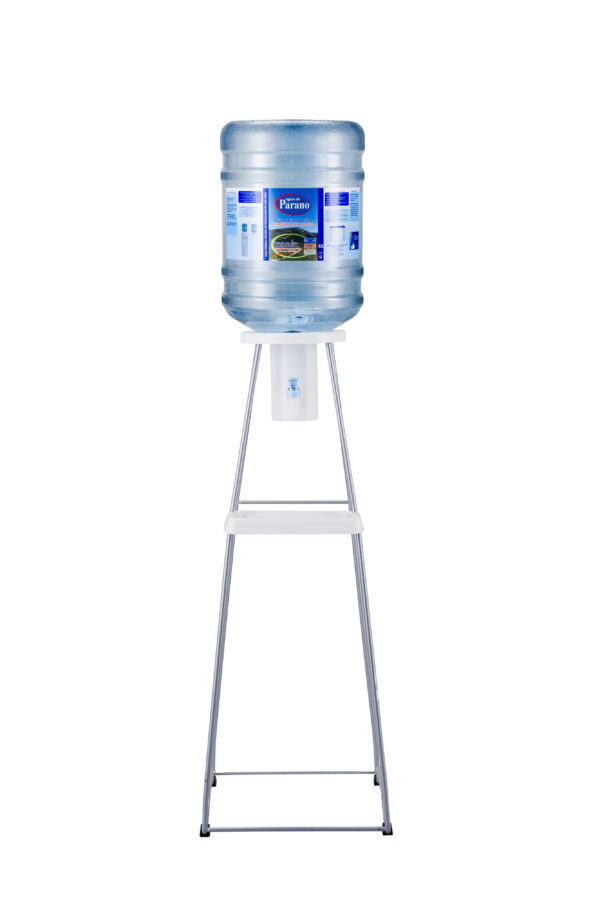 Fuente de agua con embudo